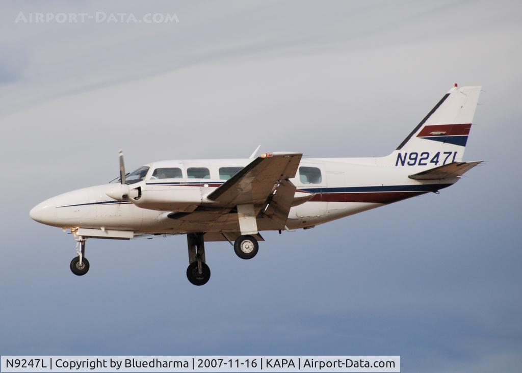 N9247L, 1981 Piper PA-31-350 Chieftain C/N 31-8152160, Approach to 17L. (messed up the prop-blur)