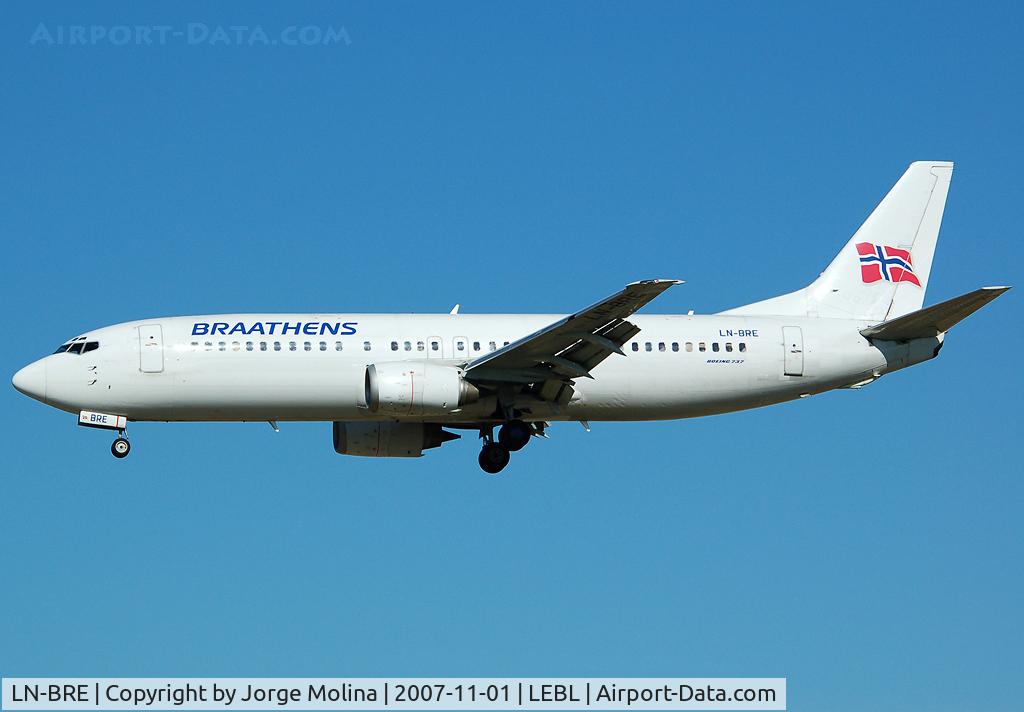 LN-BRE, 1990 Boeing 737-405 C/N 24643, Clear to land RWY 25R.