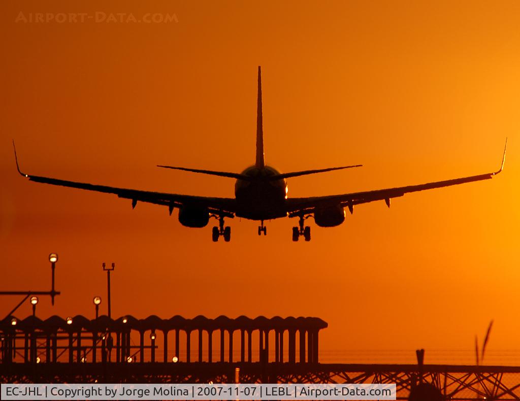 EC-JHL, 2005 Boeing 737-85P C/N 33976, Amazing sunset for this 738 over VOR of the RWY 25R.