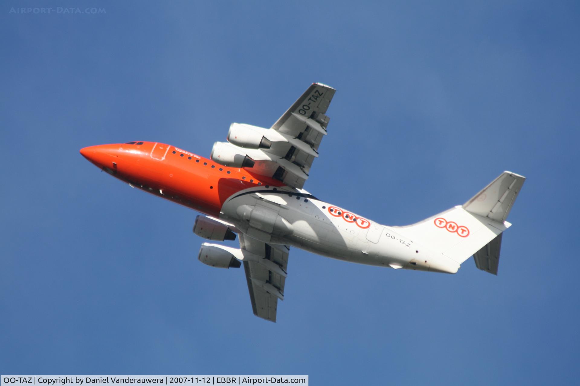 OO-TAZ, 1991 British Aerospace BAe.146-200QC Quick Change C/N E2188, taking off from rwy 25R