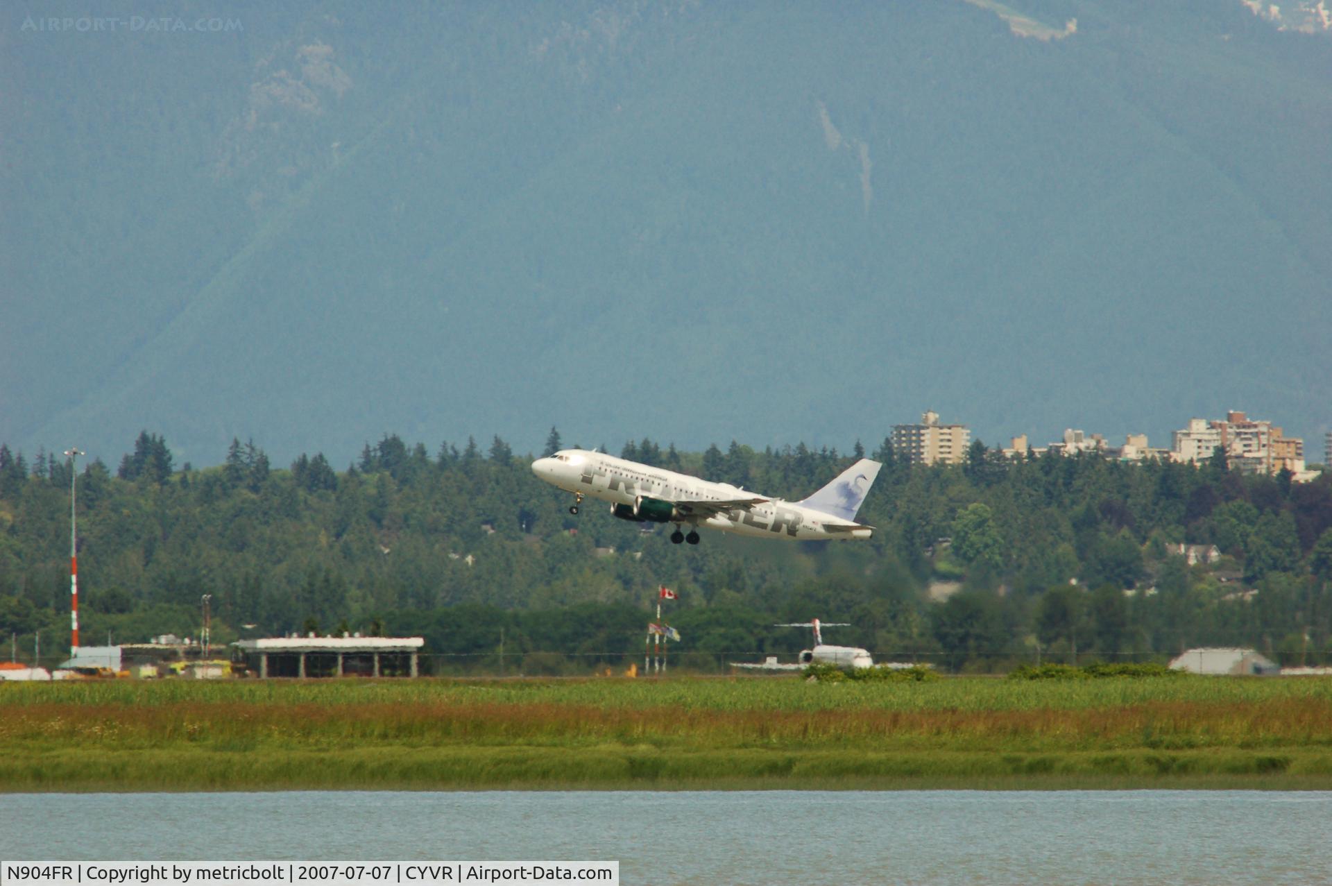 N904FR, 2001 Airbus A319-111 C/N 1579, 