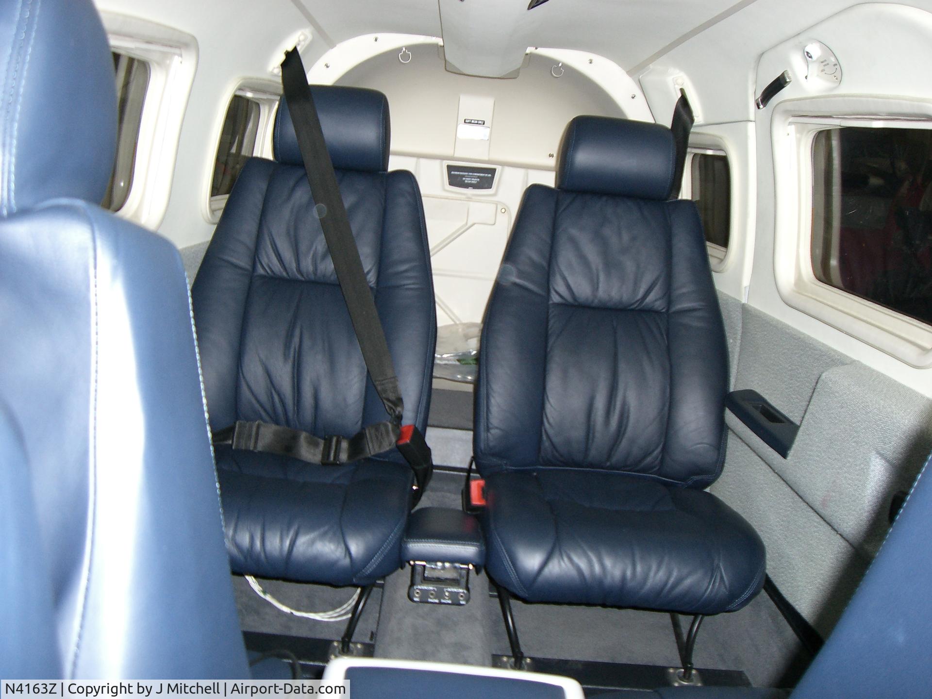 N4163Z, 2000 Piper PA-34-220T Seneca V C/N 3449177, Rear Cabin