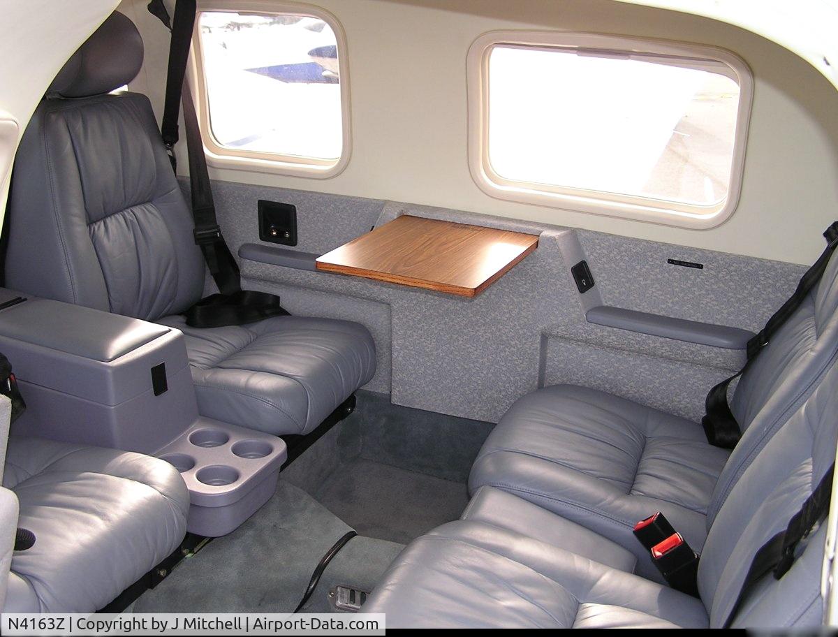 N4163Z, 2000 Piper PA-34-220T Seneca V C/N 3449177, Club seats
