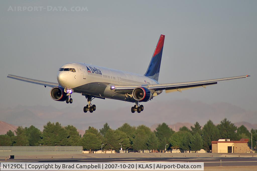 N129DL, 1988 Boeing 767-332 C/N 24079, Delta Airlines / 1988 Boeing 767-332