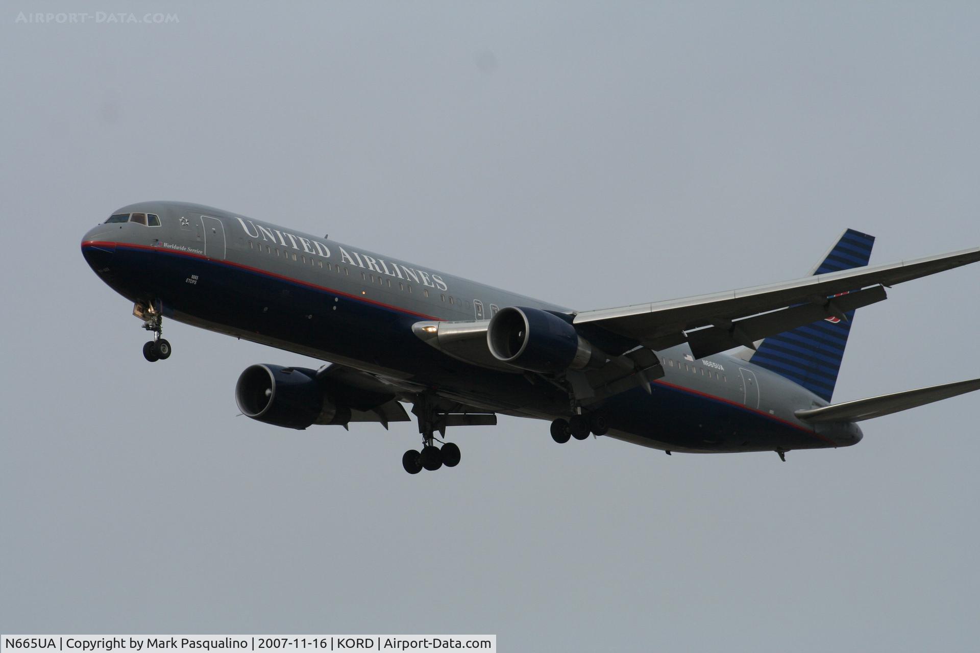 N665UA, 1998 Boeing 767-322 C/N 29237, Boeing 767-300