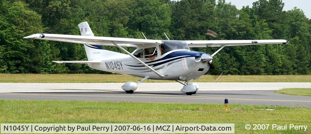 N1045Y, 2005 Cessna 182T Skylane C/N 18281571, Flying in to Martin county, on the perfect day for it!