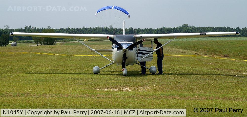 N1045Y, 2005 Cessna 182T Skylane C/N 18281571, Off to enjoy the festivities