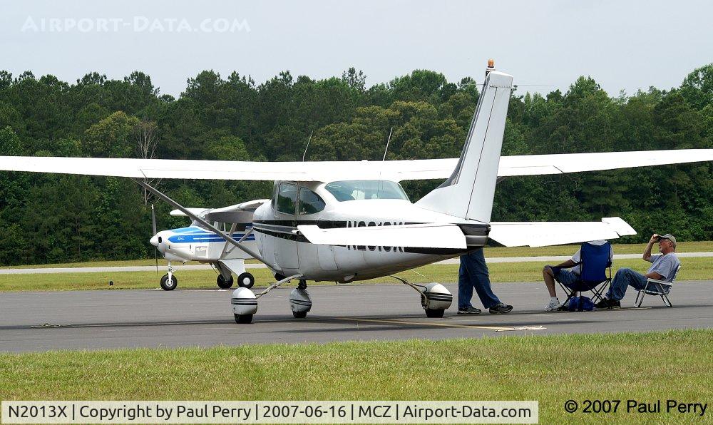 N2013X, 1965 Cessna 182H Skylane C/N 18256113, Some local flyers taking in the events