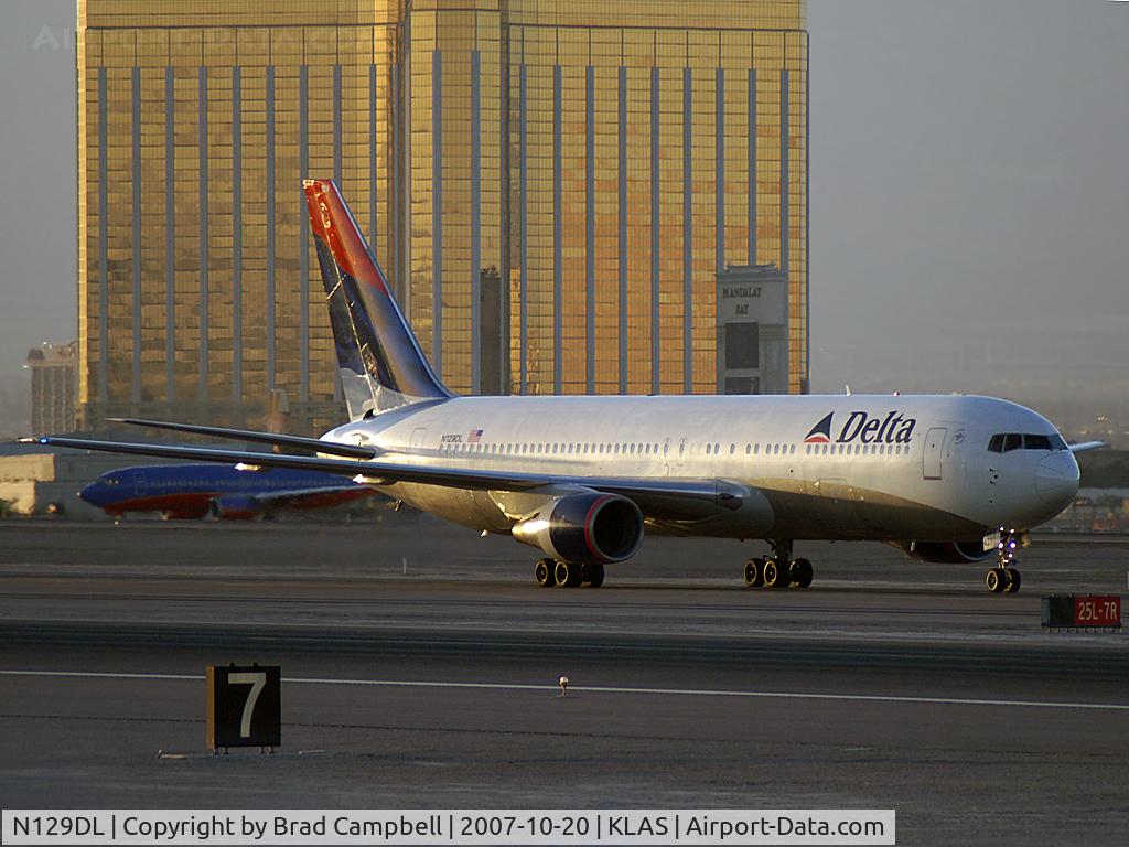 N129DL, 1988 Boeing 767-332 C/N 24079, Delta Airlines / 1988 Boeing 767-332