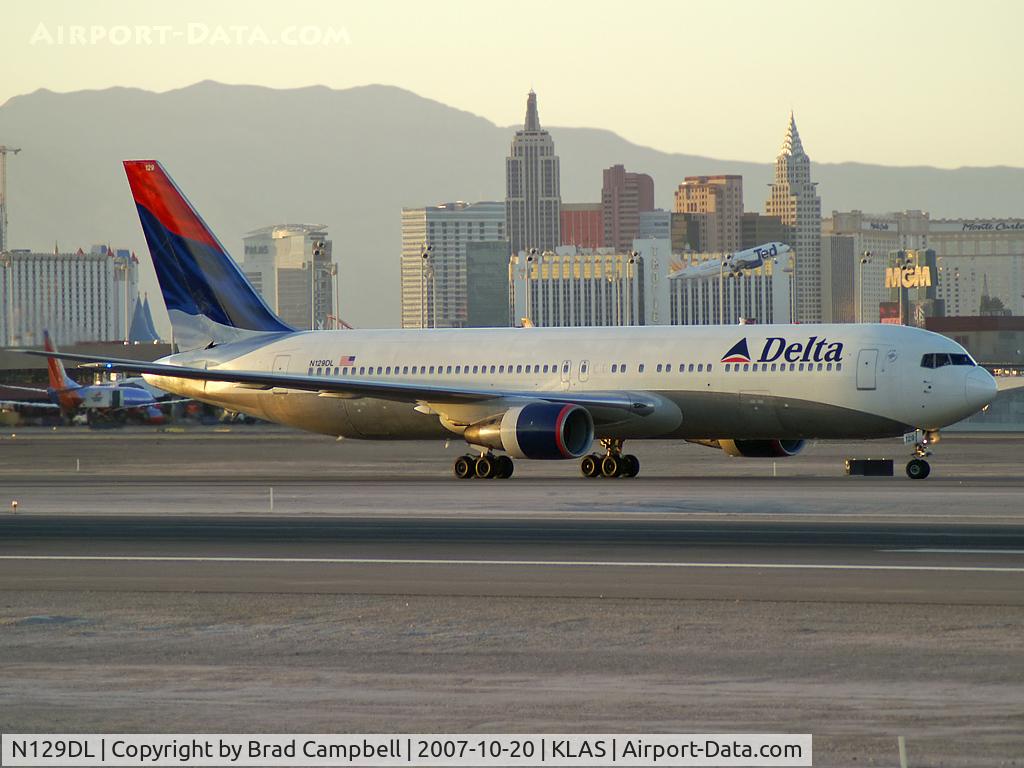 N129DL, 1988 Boeing 767-332 C/N 24079, Delta Airlines / 1988 Boeing 767-332