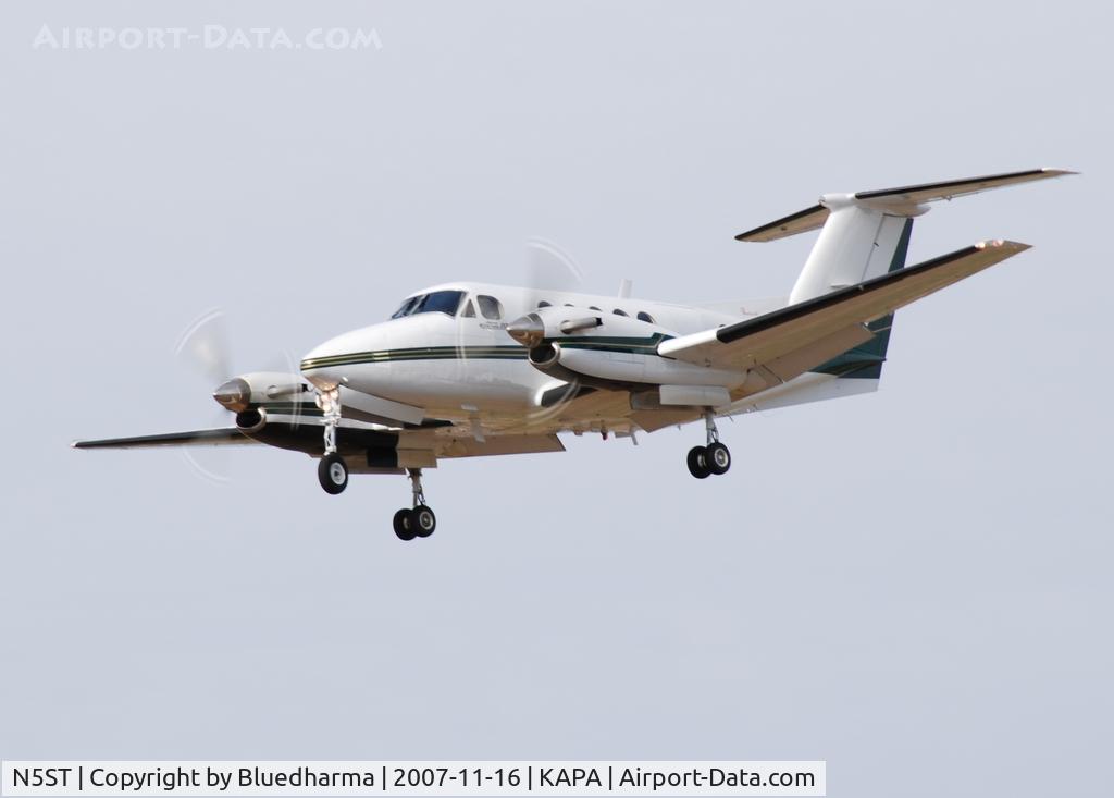 N5ST, 1977 Beech 200 King Air C/N BB-289, Approach to 17L