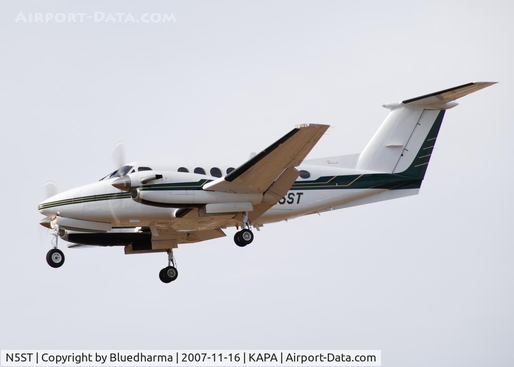 N5ST, 1977 Beech 200 King Air C/N BB-289, Approach to 17L