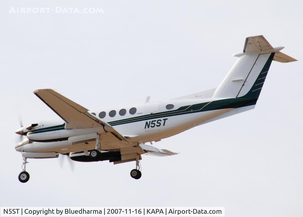N5ST, 1977 Beech 200 King Air C/N BB-289, Approach to 17L
