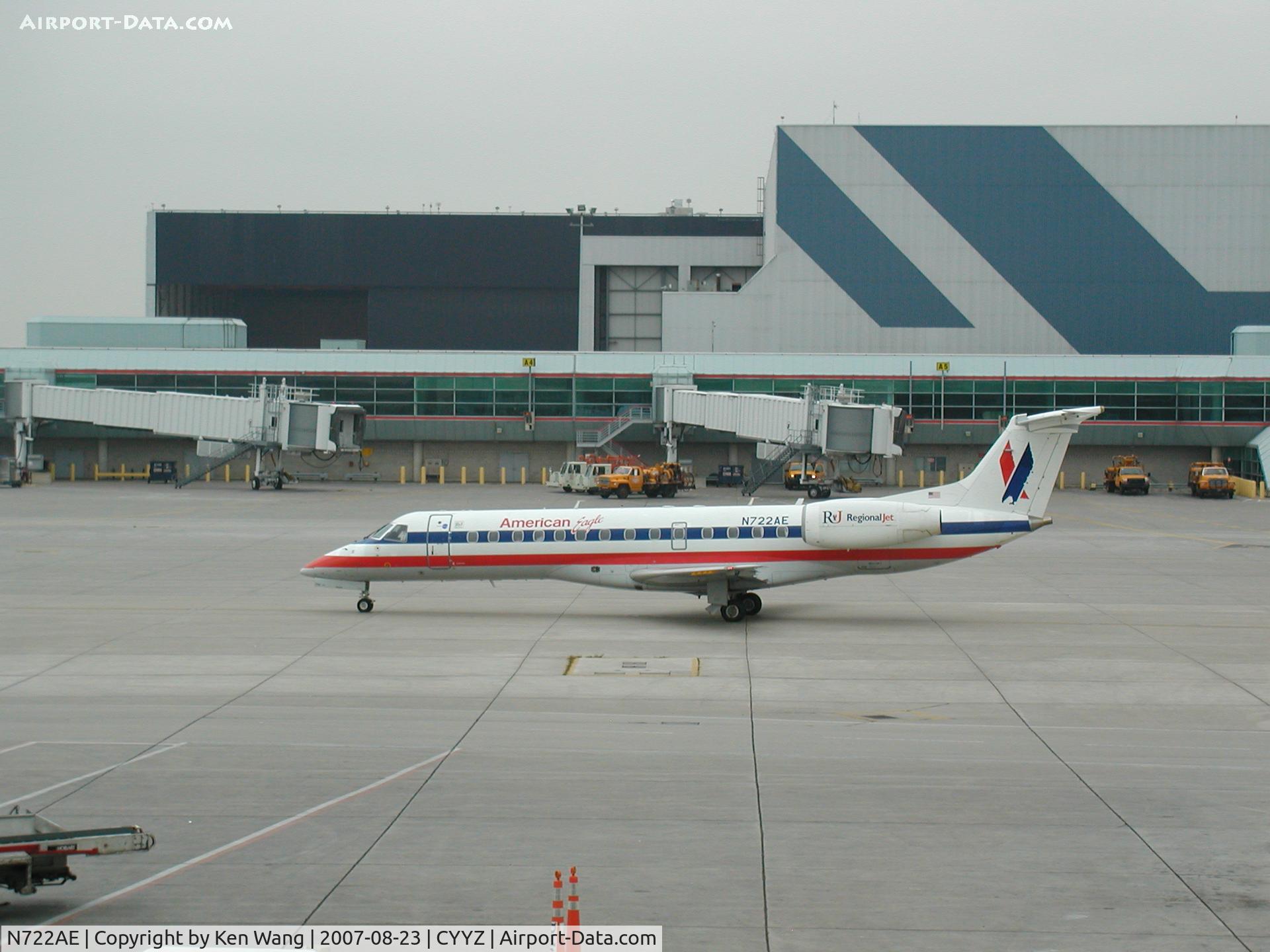 N722AE, 2000 Embraer ERJ-135LR (EMB-135LR) C/N 145287, American Eagle leaving Toronto Pearson Airport