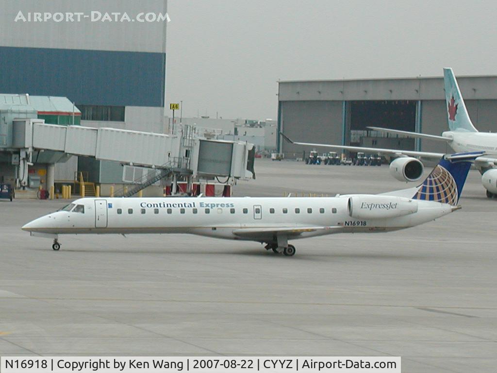 N16918, 2001 Embraer ERJ-145LR (EMB-145LR) C/N 145397, Continental EMB-145LR leaving Toronto Pearson Airport
