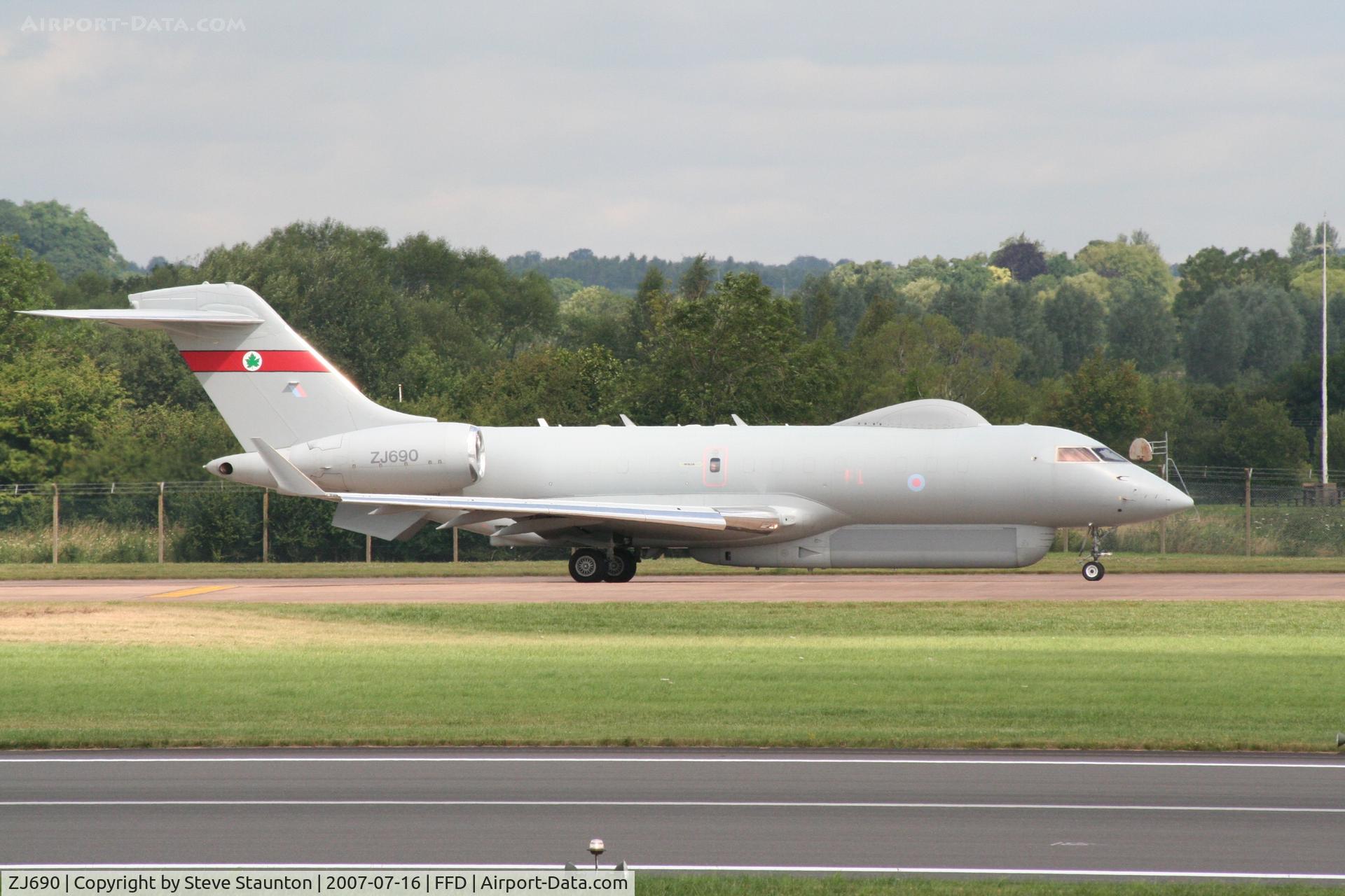 ZJ690, 2004 Bombardier BD-700-1A10 Sentinel R1 C/N 9107, Royal International Air Tattoo 2007