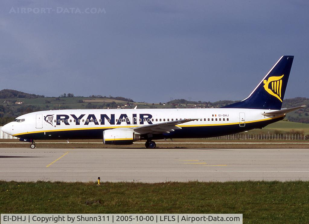 EI-DHJ, 2005 Boeing 737-8AS C/N 33819, Arriving at the terminal
