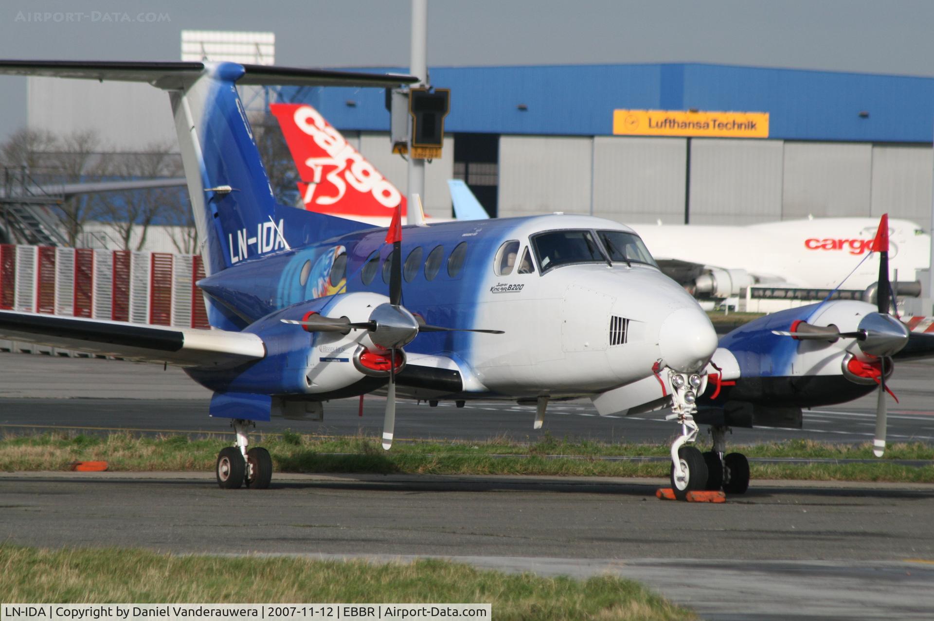 LN-IDA, 2001 Raytheon B200C King Air C/N BL-141, General Aviation apron