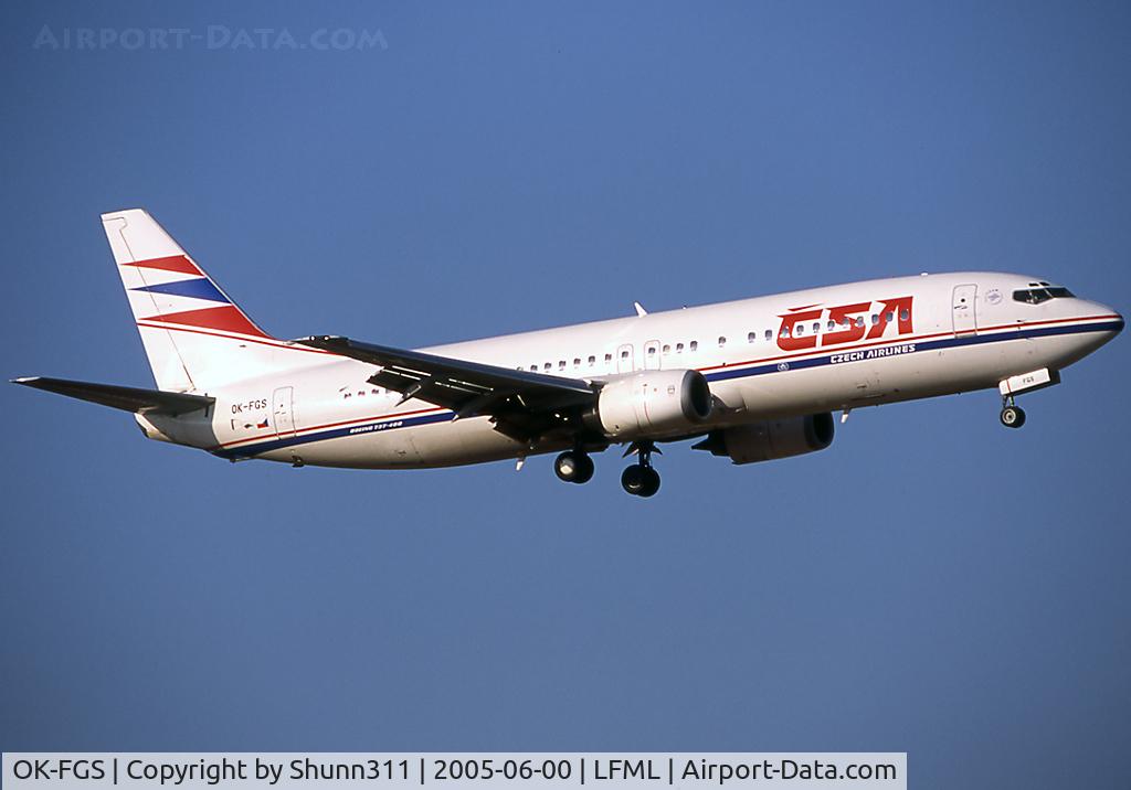 OK-FGS, 2000 Boeing 737-45S C/N 28478, Landing rwy 32R