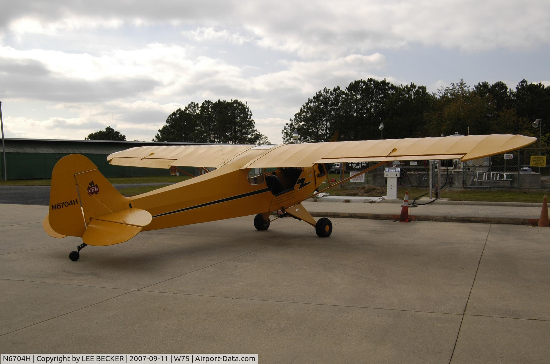 N6704H, 1946 Piper J3C-65 Cub C/N 19917, photo at hummel field virginia
