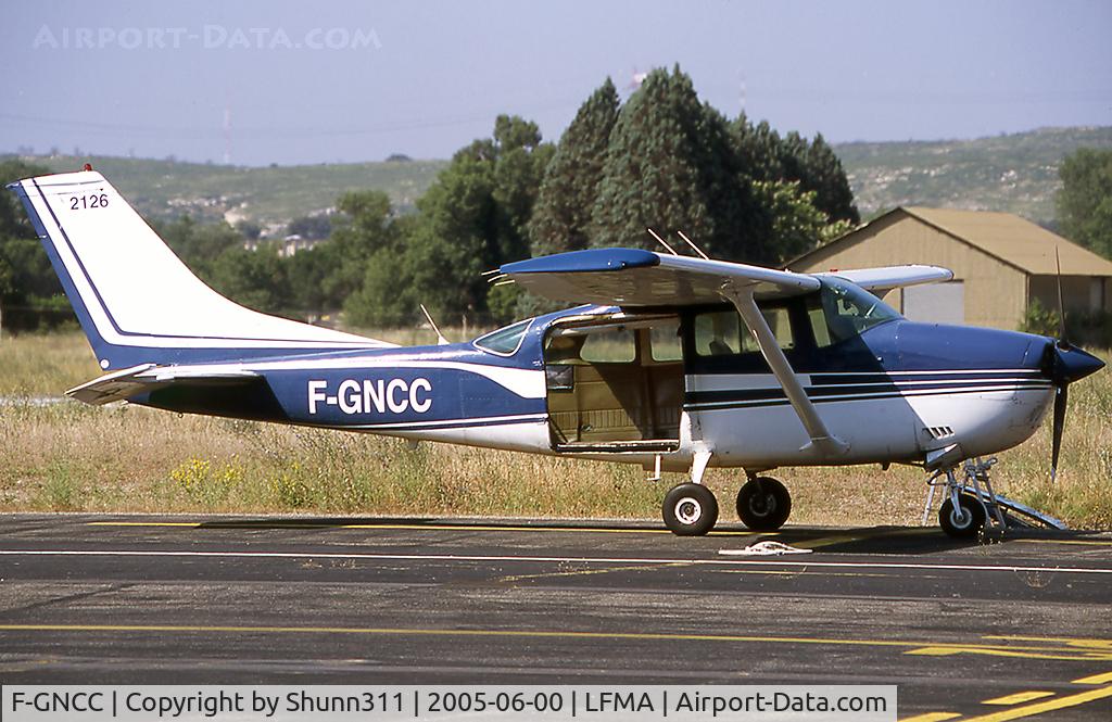 F-GNCC, 1973 Cessna U206F Stationair C/N U20602126, Parked at the airfield