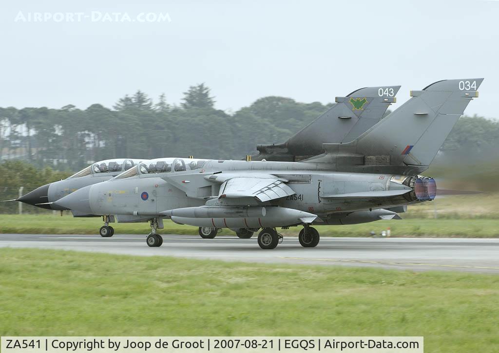 ZA541, 1981 Panavia Tornado GR.4 C/N 048/BT014/3025, Clear view of the changing colors: one all grey Tornado and one old grey with black dadome and full color squadron markings.