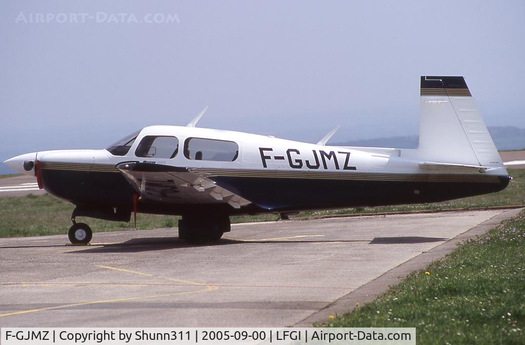 F-GJMZ, Mooney M20J 201 C/N 24-3194, Parked at the airfield