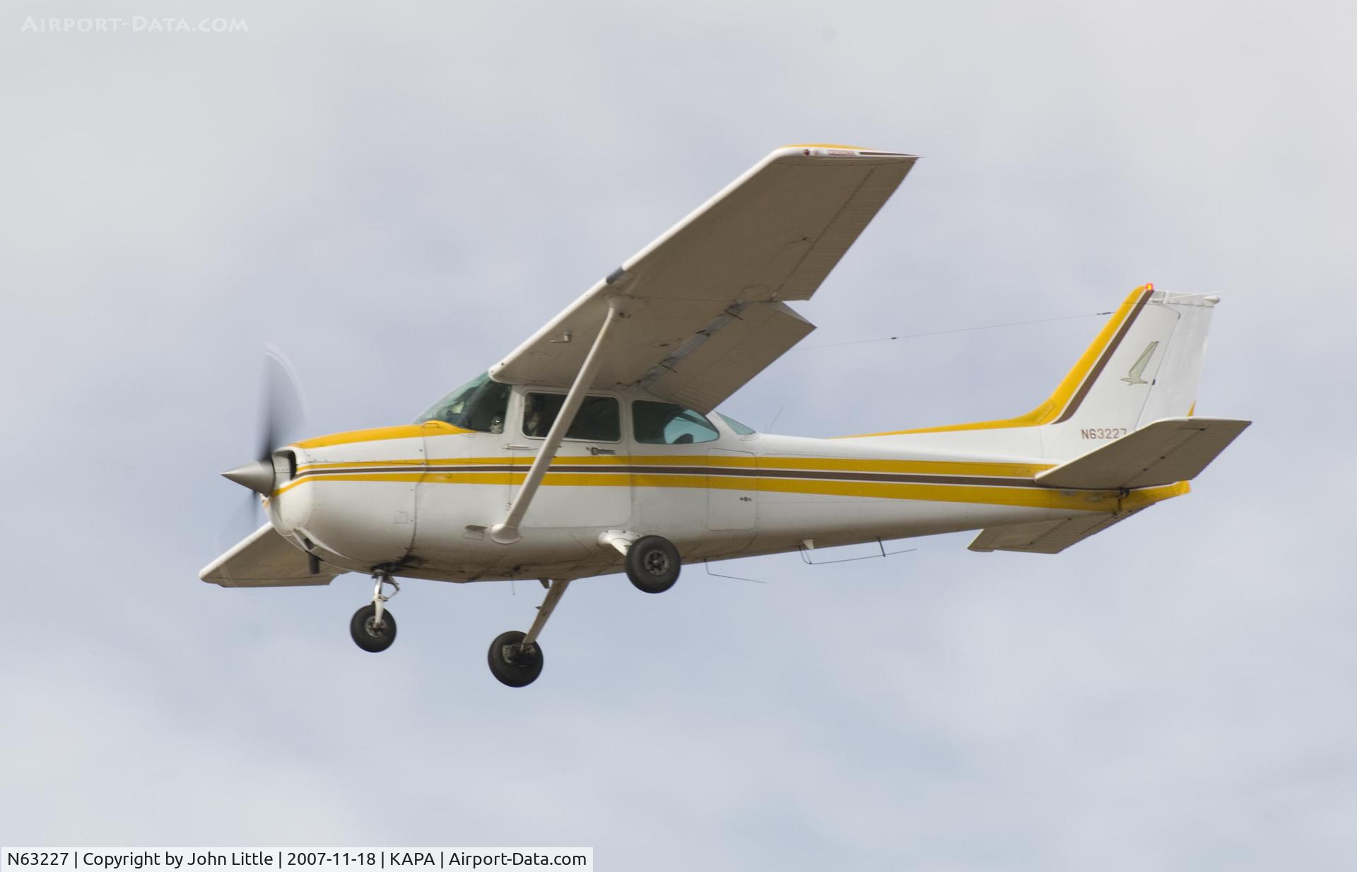 N63227, 1981 Cessna 172P C/N 17275408, Approach to 17L