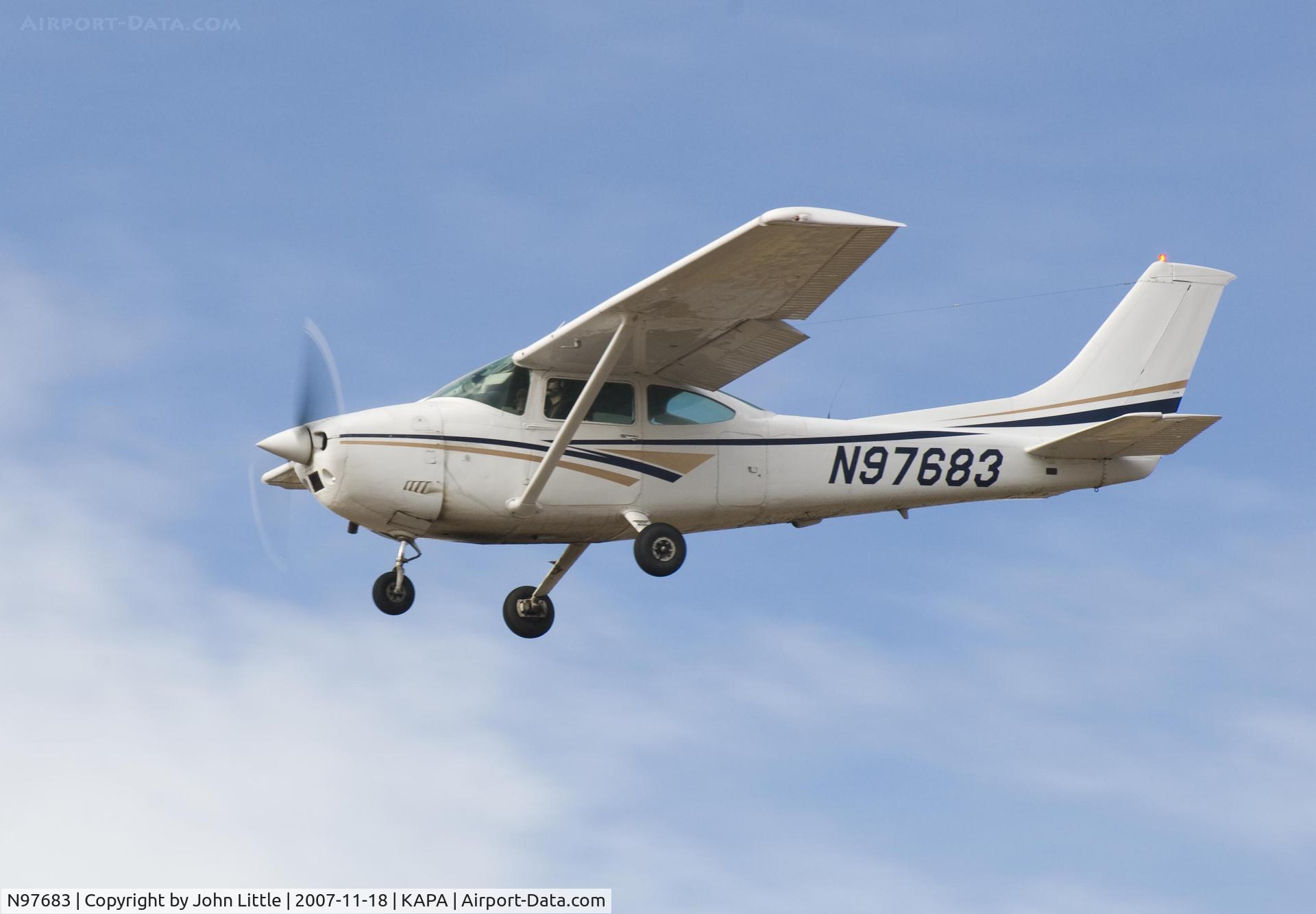 N97683, 1979 Cessna 182Q Skylane C/N 18267167, Approach to 17L