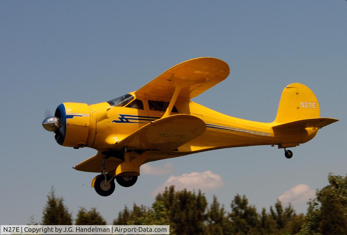 N27E, 1944 Beech D17S Staggerwing C/N 6883, take off at Horn Point Maryland