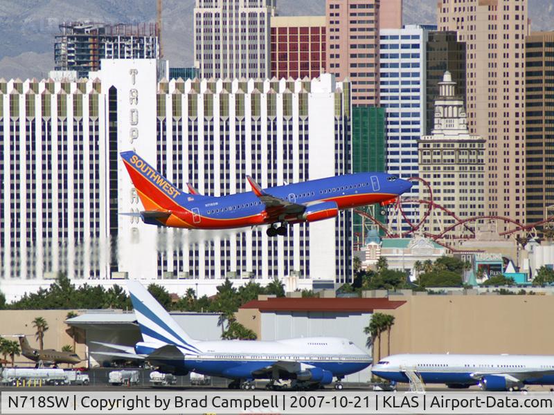 N718SW, 1998 Boeing 737-7H4 C/N 27852, Southwest Airlines / 1998 Boeing 737-7H4