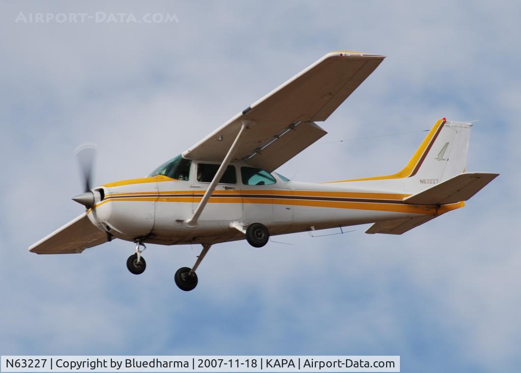 N63227, 1981 Cessna 172P C/N 17275408, Approach to 17L