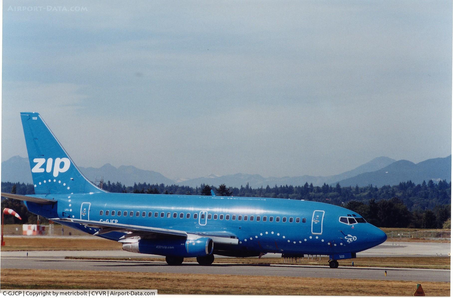 C-GJCP, 1982 Boeing 737-217 C/N 22728, taxying for departure at YVR in Aug.2004
