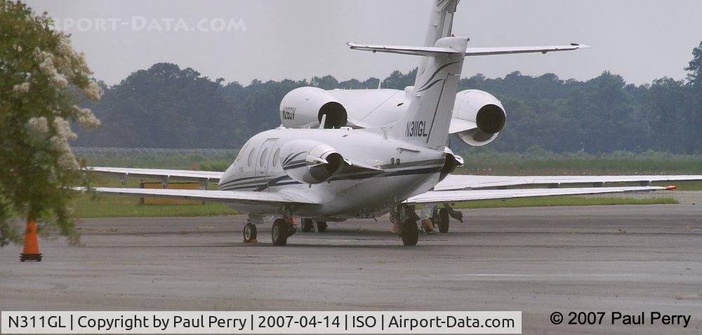 N311GL, 2001 Raytheon Aircraft Company 400A C/N RK-311, Taking a break this afternoon