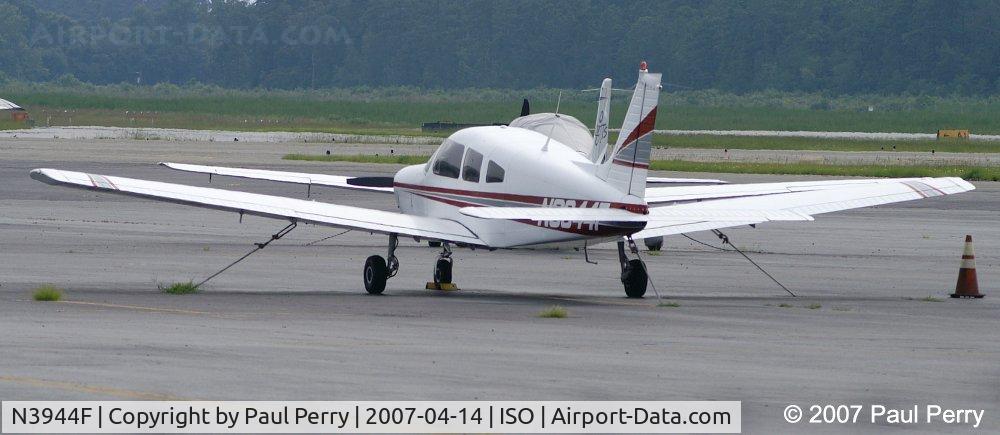 N3944F, 1976 Piper PA-28-151 C/N 28-7615432, Getting another look as I leave