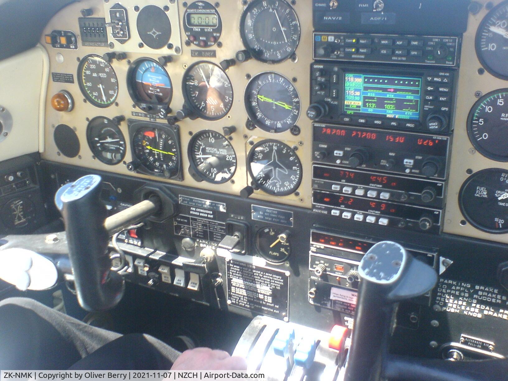 ZK-NMK, Partenavia P-68B C/N 114, Cockpit of ZKNMK