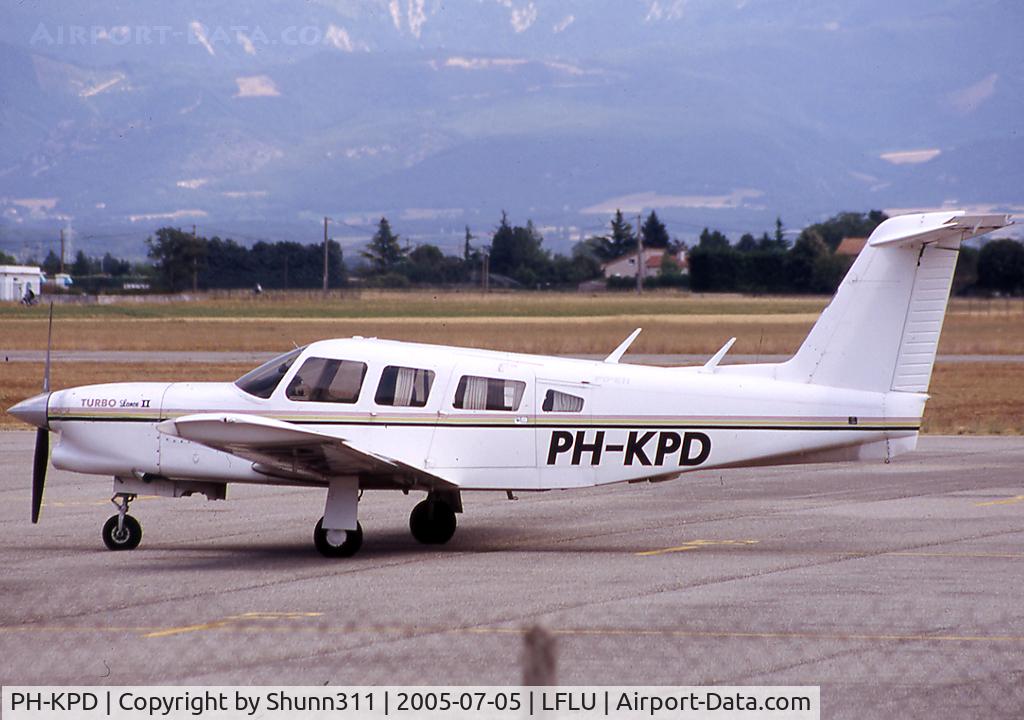PH-KPD, Piper PA-32RT-300T Turbo Lance II C/N 32R7887236, Parked here...