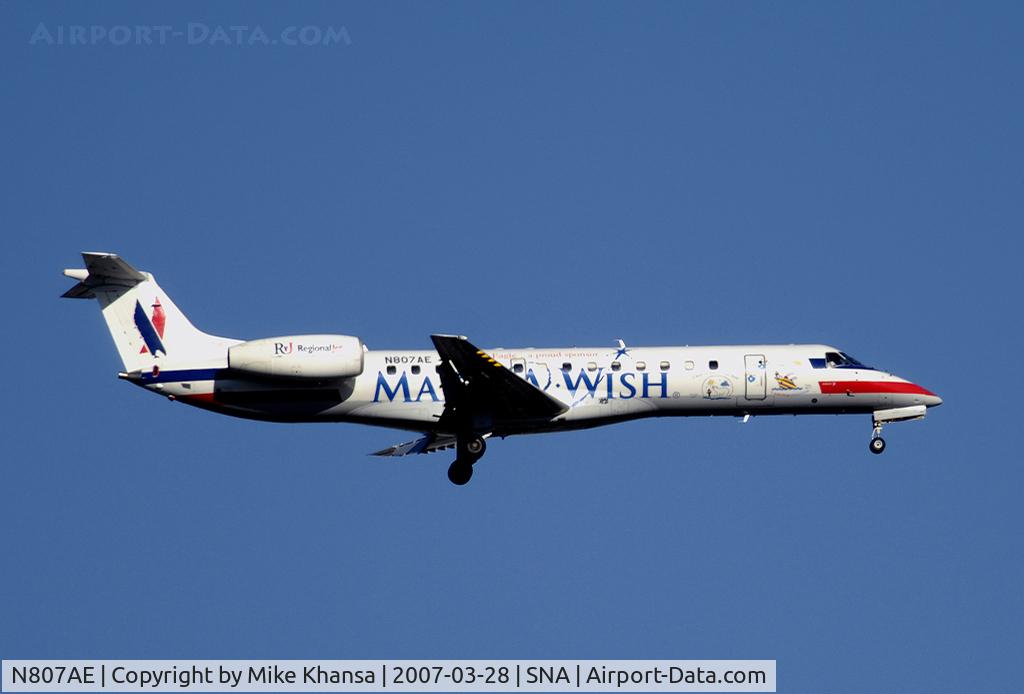 N807AE, 2001 Embraer ERJ-140LR (EMB-135KL) C/N 145506, Embraer EMB-135KL on short final.