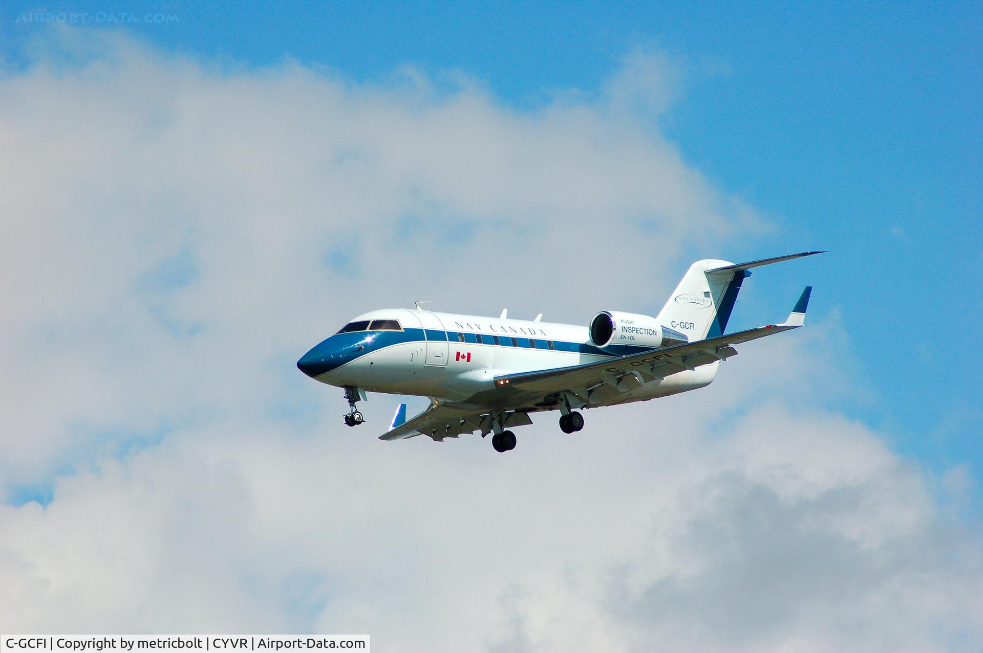 C-GCFI, 1984 Canadair Challenger 601 (CL-600-2A12) C/N 3020, checking the runway at YVR,early 2007