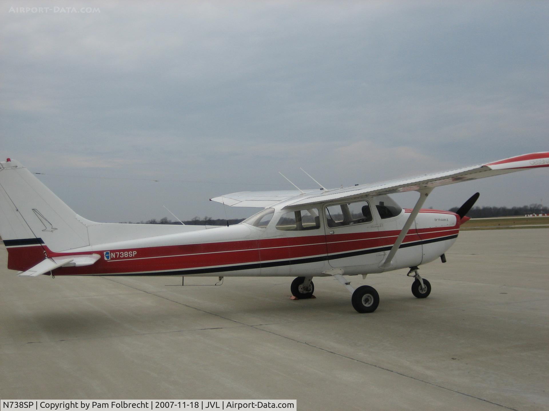 N738SP, 1977 Cessna 172N C/N 17270203, On the Ramp at JVL