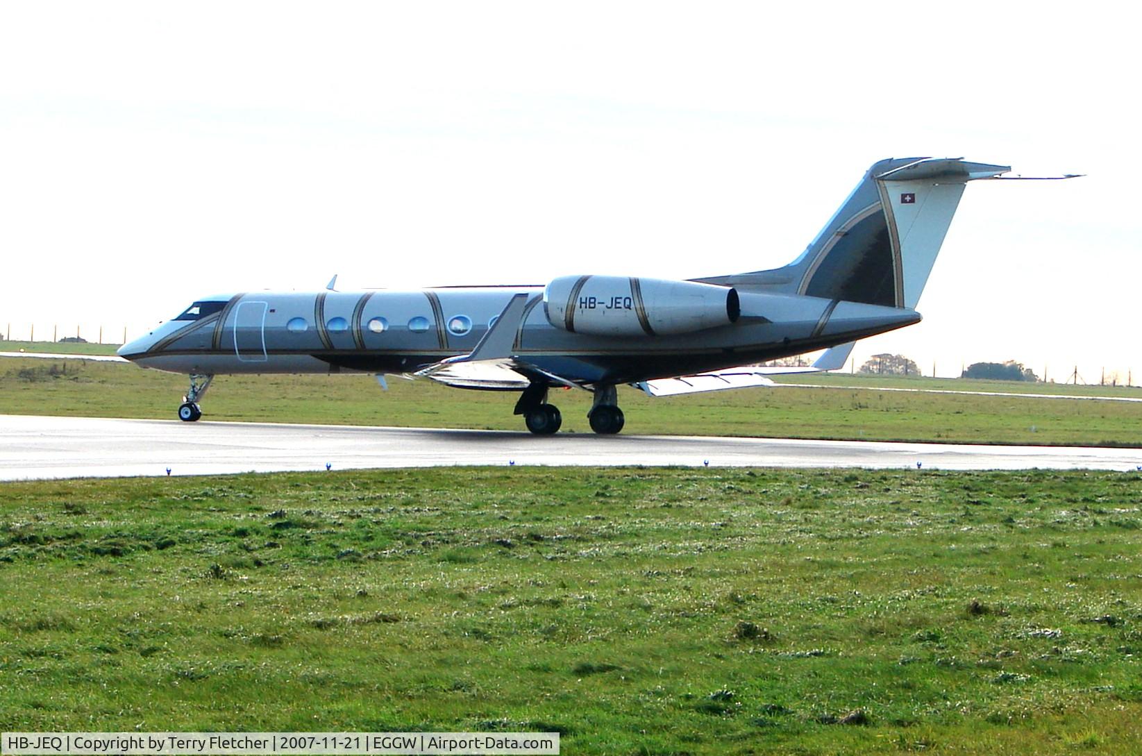 HB-JEQ, 2005 Gulfstream Aerospace GIV-X (G450) C/N 4027, G450 departs Luton