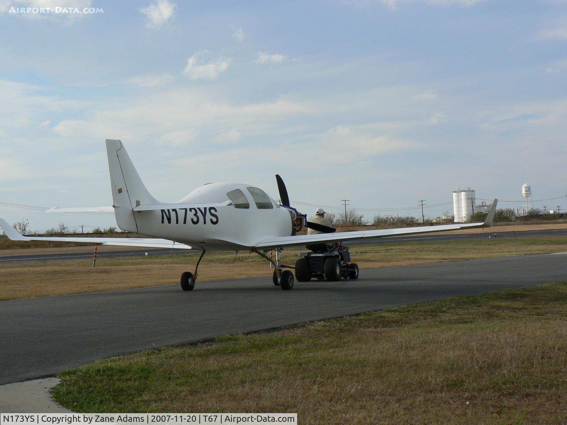 N173YS, Lancair IV-P C/N LIV-589, At Hicks Field