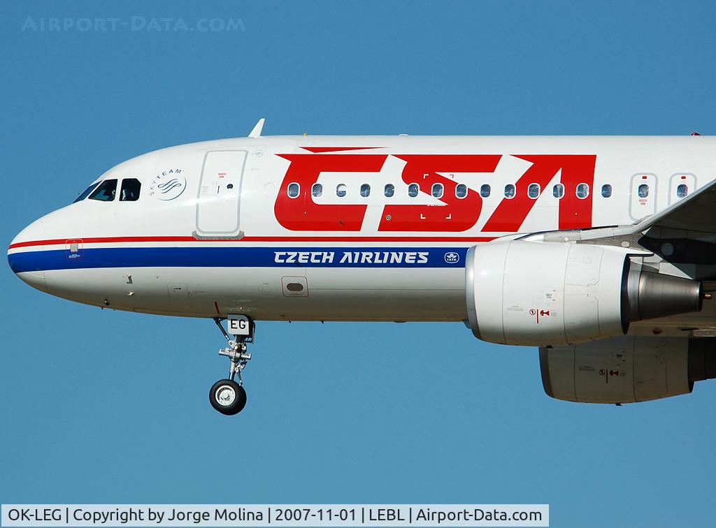 OK-LEG, 2006 Airbus A320-214 C/N 2789, Clear to land RWY 25R.
