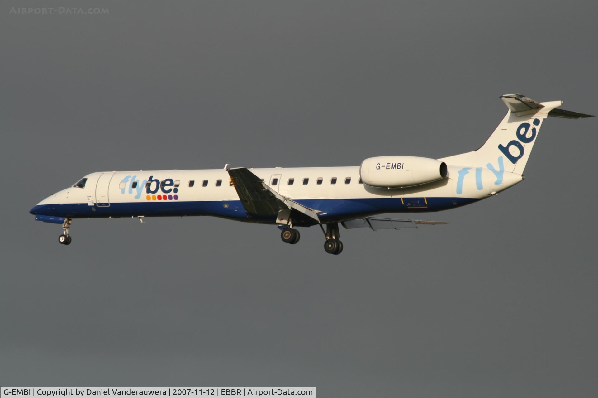 G-EMBI, 1999 Embraer EMB-145EU (ERJ-145EU) C/N 145126, flight BE1841 is descending to rwy 25L