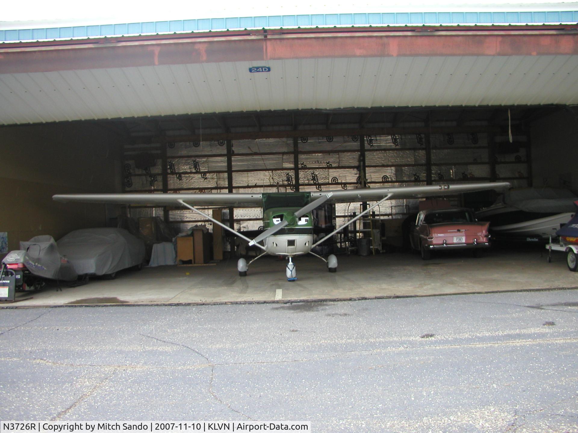 N3726R, 1966 Cessna 172H C/N 17255526, Parked inside the hangar.
