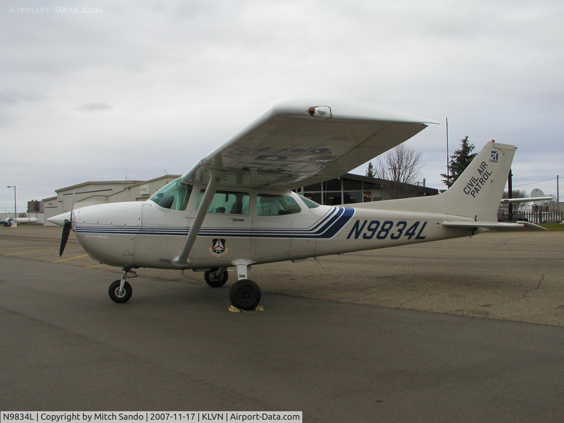 N9834L, 1986 Cessna 172P C/N 17276628, Parked on the ramp at Airlake.