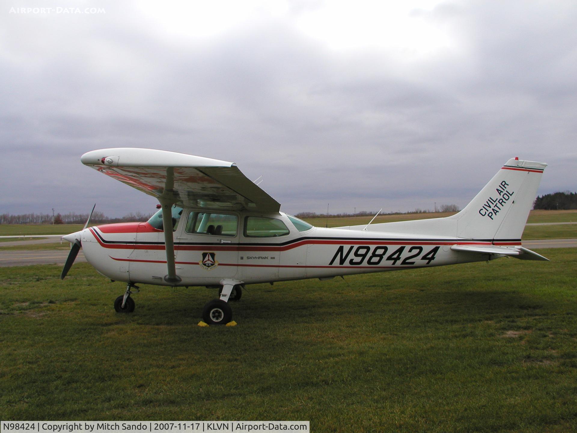 N98424, 1985 Cessna 172P C/N 17276289, Parked near the CAP Hangar.