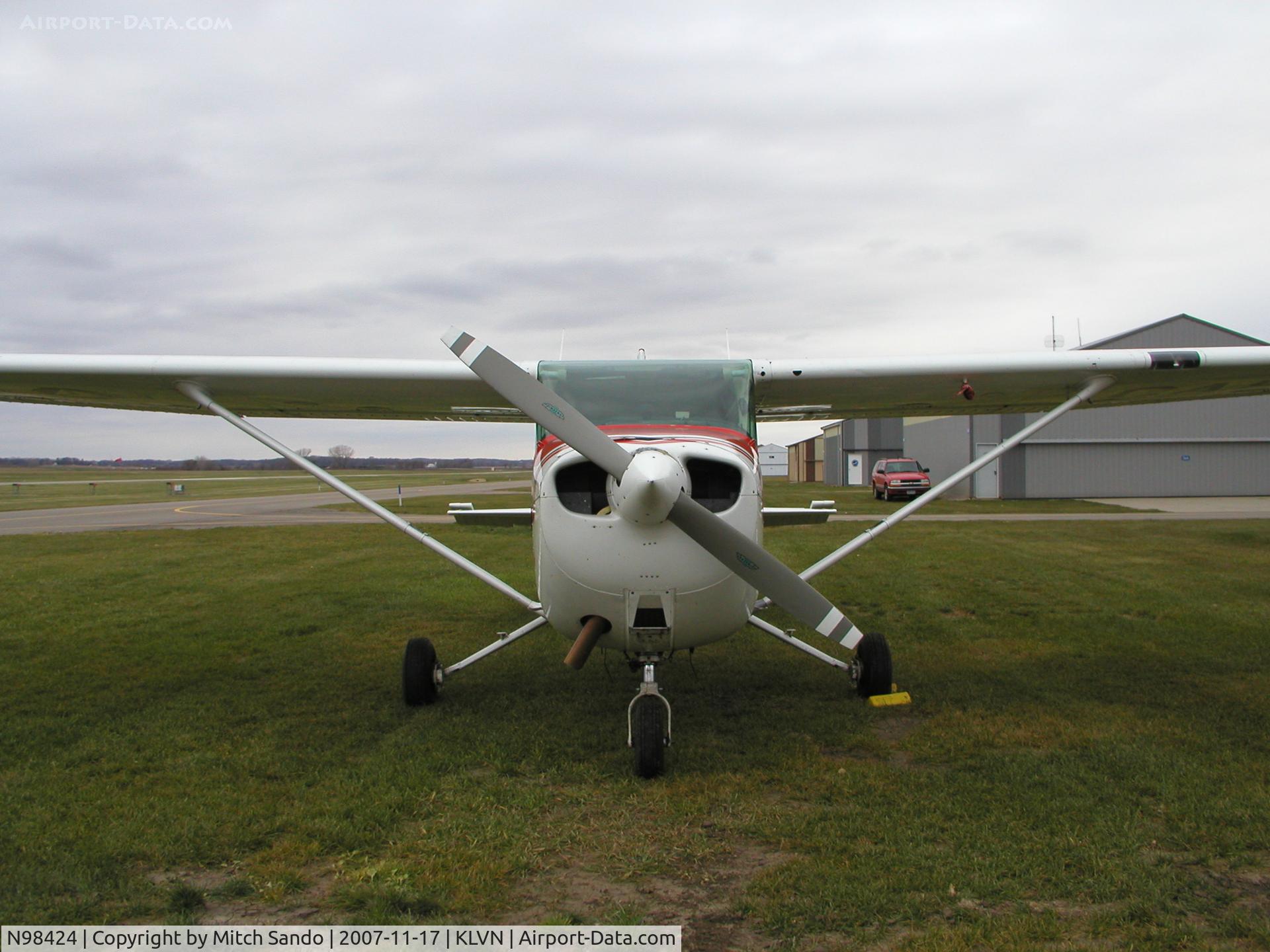 N98424, 1985 Cessna 172P C/N 17276289, Parked near the CAP Hangar.