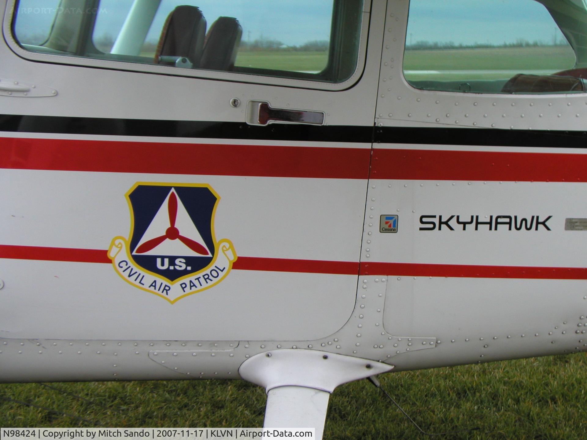 N98424, 1985 Cessna 172P C/N 17276289, Parked near the CAP Hangar.