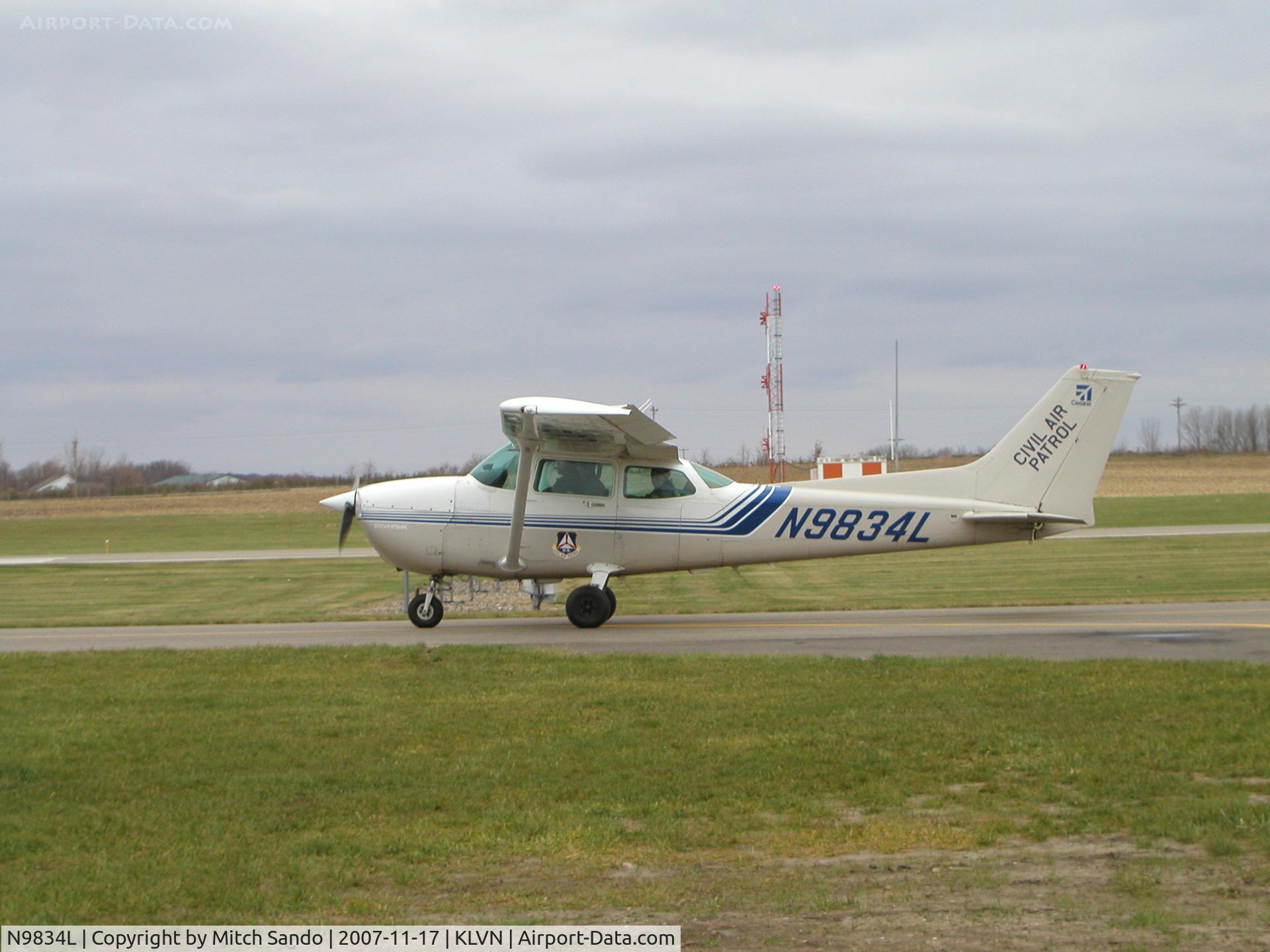 N9834L, 1986 Cessna 172P C/N 17276628, Taxiing to the CAP Hangar.